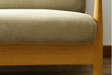 新古　未使用展示品　美品　柏木工(KASHIWA)　ナラ材　CIGARRO(シガーロ)　木の温もりと曲線美が魅力的なヘッドレスト2人掛けソファ　定価約26万円　(R-083352)
