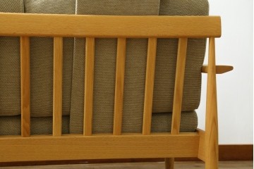新古　未使用展示品　美品　柏木工(KASHIWA)　ナラ材　CIGARRO(シガーロ)　木の温もりと曲線美が魅力的なヘッドレスト2人掛けソファ　定価約26万円　(R-083352)