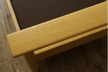 新古　未使用展示品　美品　柏木工(KASHIWA)　ナラ材　CIGARRO(シガーロ)　木の温もりと曲線美が魅力的なヘッドレスト2人掛けソファ　定価約26万円　(R-083352)