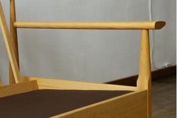 新古　未使用展示品　美品　柏木工(KASHIWA)　ナラ材　CIGARRO(シガーロ)　木の温もりと曲線美が魅力的なヘッドレスト2人掛けソファ　定価約26万円　(R-083352)