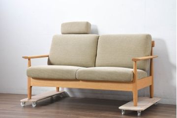 中古　美品　展示品　柏木工(KASHIWA)　ナラ材　CIGARRO(シガーロ)　木の温もりと曲線美が魅力的なヘッドレスト2人掛けソファ(2P、二人掛け、ツーシーター、ラブソファ)(定価約26万円)(R-083352)
