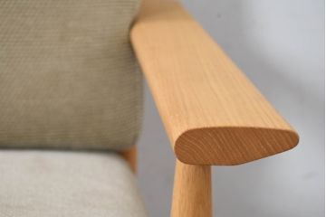 中古　美品　展示品　柏木工(KASHIWA)　ナラ材　CIGARRO(シガーロ)　木の温もりと曲線美が魅力的なヘッドレスト2人掛けソファ(2P、二人掛け、ツーシーター、ラブソファ)(定価約26万円)(R-083352)