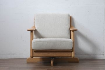 中古　美品　HAMAMOTO(浜本工芸)　ナラ材　和・洋どちらの空間にも取り入れやすい回転リビングチェア(イージーチェア、ダイニングチェア、回転ソファ、アームチェア、回転椅子、イス、回転チェア)(定価約12万円)(R-083353)
