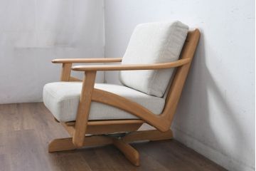 中古　美品　HAMAMOTO(浜本工芸)　ナラ材　和・洋どちらの空間にも取り入れやすい回転リビングチェア(イージーチェア、ダイニングチェア、回転ソファ、アームチェア、回転椅子、イス、回転チェア)(定価約12万円)(R-083353)