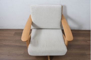 中古　美品　HAMAMOTO(浜本工芸)　ナラ材　和・洋どちらの空間にも取り入れやすい回転リビングチェア(イージーチェア、ダイニングチェア、回転ソファ、アームチェア、回転椅子、イス、回転チェア)(定価約12万円)(R-083353)