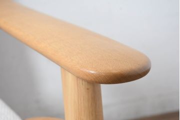 中古　美品　HAMAMOTO(浜本工芸)　ナラ材　和・洋どちらの空間にも取り入れやすい回転リビングチェア(イージーチェア、ダイニングチェア、回転ソファ、アームチェア、回転椅子、イス、回転チェア)(定価約12万円)(R-083353)