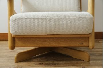 中古　美品　HAMAMOTO(浜本工芸)　ナラ材　和・洋どちらの空間にも取り入れやすい回転リビングチェア(イージーチェア、ダイニングチェア、回転ソファ、アームチェア、回転椅子、イス、回転チェア)(定価約12万円)(R-083353)
