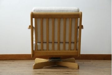 中古　美品　HAMAMOTO(浜本工芸)　ナラ材　和・洋どちらの空間にも取り入れやすい回転リビングチェア(イージーチェア、ダイニングチェア、回転ソファ、アームチェア、回転椅子、イス、回転チェア)(定価約12万円)(R-083353)