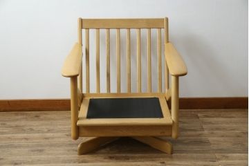 中古　美品　HAMAMOTO(浜本工芸)　ナラ材　和・洋どちらの空間にも取り入れやすい回転リビングチェア(イージーチェア、ダイニングチェア、回転ソファ、アームチェア、回転椅子、イス、回転チェア)(定価約12万円)(R-083353)