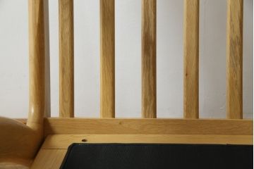 中古　美品　HAMAMOTO(浜本工芸)　ナラ材　和・洋どちらの空間にも取り入れやすい回転リビングチェア(イージーチェア、ダイニングチェア、回転ソファ、アームチェア、回転椅子、イス、回転チェア)(定価約12万円)(R-083353)