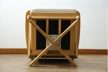 中古　美品　HAMAMOTO(浜本工芸)　ナラ材　和・洋どちらの空間にも取り入れやすい回転リビングチェア(イージーチェア、ダイニングチェア、回転ソファ、アームチェア、回転椅子、イス、回転チェア)(定価約12万円)(R-083353)