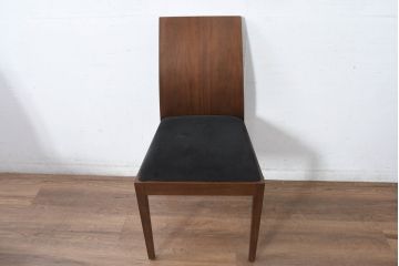 中古　希少な廃番品　アルモニア(Armonia)　ウォールナット材　すっきりとしたデザインのモダンなダイニングチェア4脚セット(椅子、イス、バラ売り可能)(R-083356)