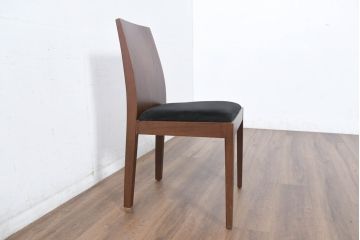 中古　希少な廃番品　アルモニア(Armonia)　ウォールナット材　すっきりとしたデザインのモダンなダイニングチェア4脚セット(椅子、イス、バラ売り可能)(R-083356)