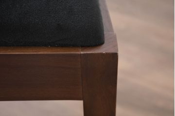 中古　希少な廃番品　アルモニア(Armonia)　ウォールナット材　すっきりとしたデザインのモダンなダイニングチェア4脚セット(椅子、イス、バラ売り可能)(R-083356)