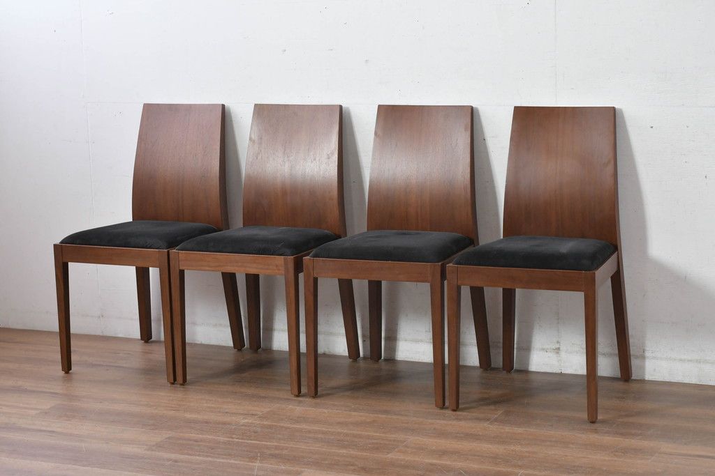 中古　希少な廃番品　アルモニア(Armonia)　ウォールナット材　すっきりとしたデザインのモダンなダイニングチェア4脚セット(椅子、イス、バラ売り可能)(R-083356)