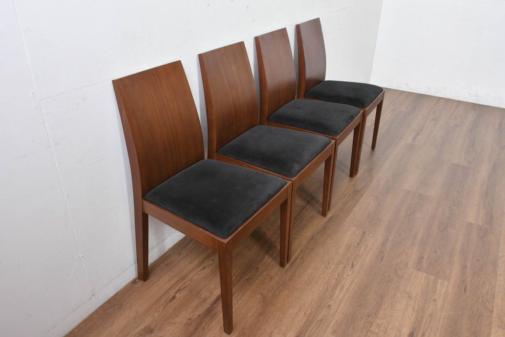 中古　希少な廃番品　アルモニア(Armonia)　ウォールナット材　すっきりとしたデザインのモダンなダイニングチェア4脚セット(椅子、イス、バラ売り可能)(R-083356)