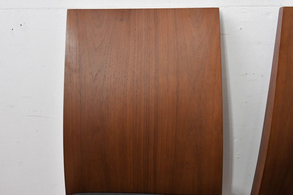 中古　希少な廃番品　アルモニア(Armonia)　ウォールナット材　すっきりとしたデザインのモダンなダイニングチェア4脚セット(椅子、イス、バラ売り可能)(R-083356)