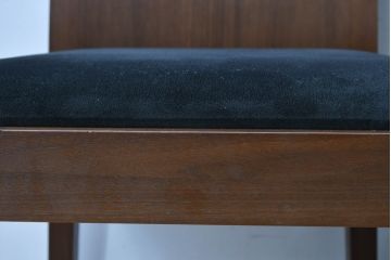 中古　希少な廃番品　アルモニア(Armonia)　ウォールナット材　すっきりとしたデザインのモダンなダイニングチェア4脚セット(椅子、イス、バラ売り可能)(R-083356)