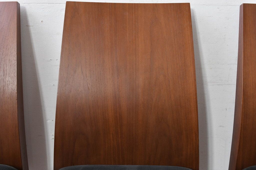 中古　希少な廃番品　アルモニア(Armonia)　ウォールナット材　すっきりとしたデザインのモダンなダイニングチェア4脚セット(椅子、イス、バラ売り可能)(R-083356)