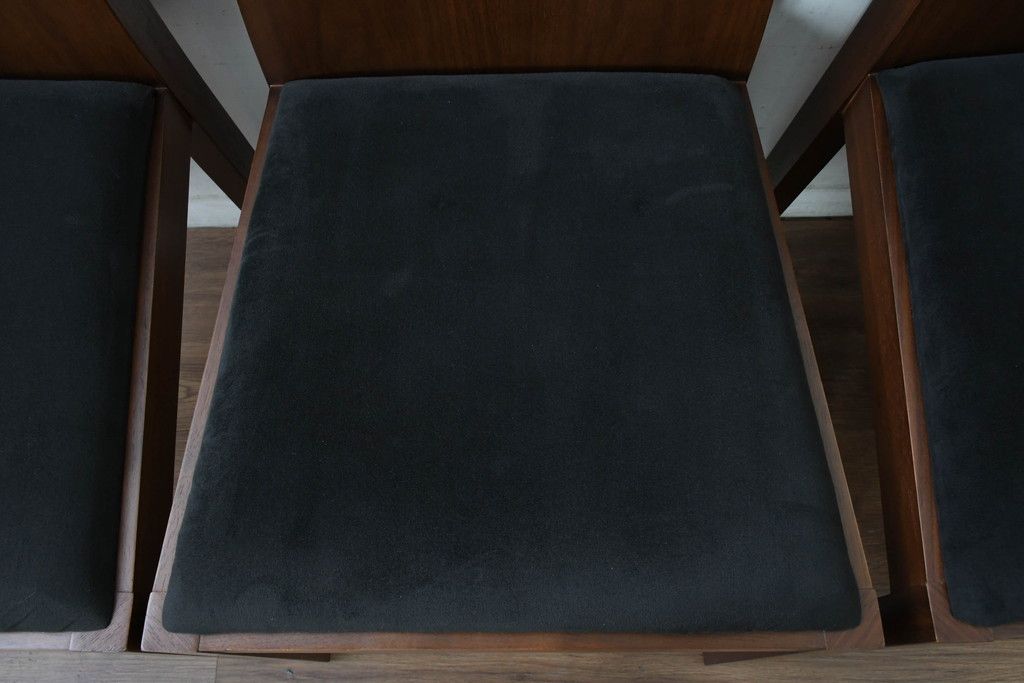 中古　希少な廃番品　アルモニア(Armonia)　ウォールナット材　すっきりとしたデザインのモダンなダイニングチェア4脚セット(椅子、イス、バラ売り可能)(R-083356)