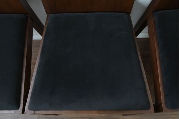 中古　希少な廃番品　アルモニア(Armonia)　ウォールナット材　すっきりとしたデザインのモダンなダイニングチェア4脚セット(椅子、イス、バラ売り可能)(R-083356)