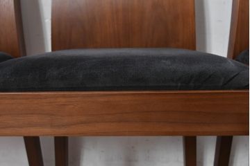 中古　希少な廃番品　アルモニア(Armonia)　ウォールナット材　すっきりとしたデザインのモダンなダイニングチェア4脚セット(椅子、イス、バラ売り可能)(R-083356)