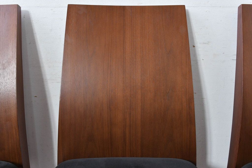 中古　希少な廃番品　アルモニア(Armonia)　ウォールナット材　すっきりとしたデザインのモダンなダイニングチェア4脚セット(椅子、イス、バラ売り可能)(R-083356)