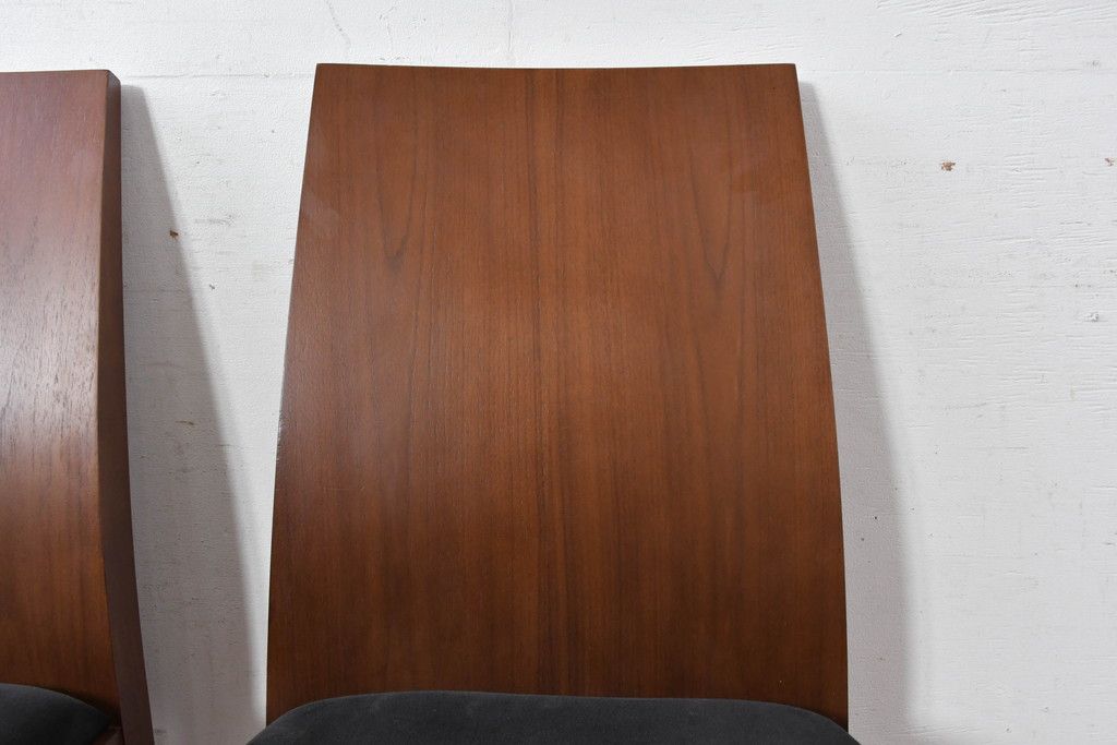 中古　希少な廃番品　アルモニア(Armonia)　ウォールナット材　すっきりとしたデザインのモダンなダイニングチェア4脚セット(椅子、イス、バラ売り可能)(R-083356)