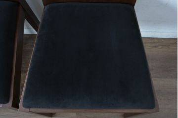 中古　希少な廃番品　アルモニア(Armonia)　ウォールナット材　すっきりとしたデザインのモダンなダイニングチェア4脚セット(椅子、イス、バラ売り可能)(R-083356)