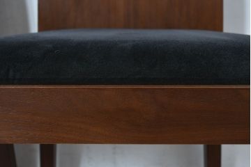 中古　希少な廃番品　アルモニア(Armonia)　ウォールナット材　すっきりとしたデザインのモダンなダイニングチェア4脚セット(椅子、イス、バラ売り可能)(R-083356)