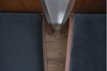 中古　希少な廃番品　アルモニア(Armonia)　ウォールナット材　すっきりとしたデザインのモダンなダイニングチェア4脚セット(椅子、イス、バラ売り可能)(R-083356)