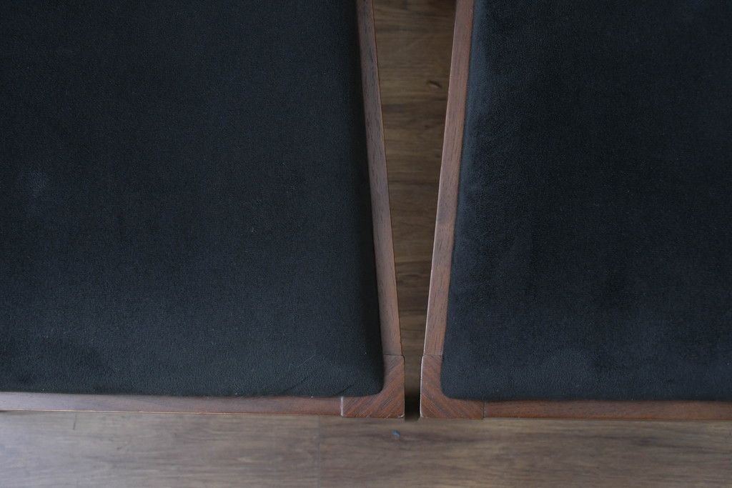 中古　希少な廃番品　アルモニア(Armonia)　ウォールナット材　すっきりとしたデザインのモダンなダイニングチェア4脚セット(椅子、イス、バラ売り可能)(R-083356)