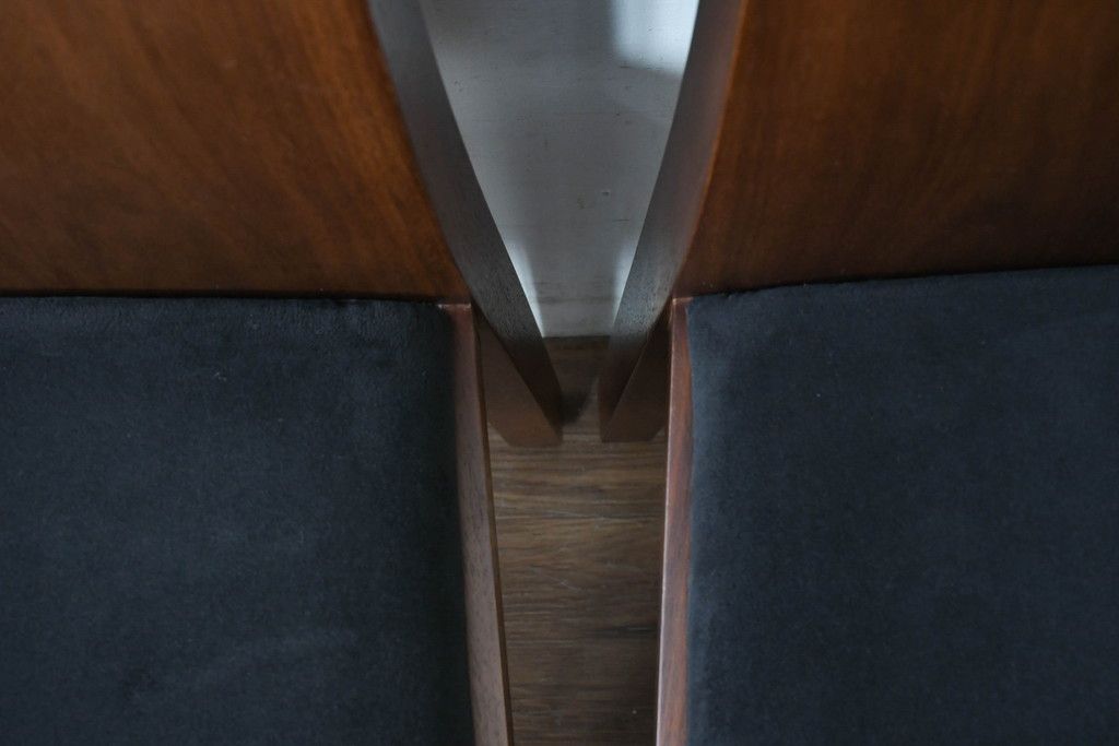 中古　希少な廃番品　アルモニア(Armonia)　ウォールナット材　すっきりとしたデザインのモダンなダイニングチェア4脚セット(椅子、イス、バラ売り可能)(R-083356)