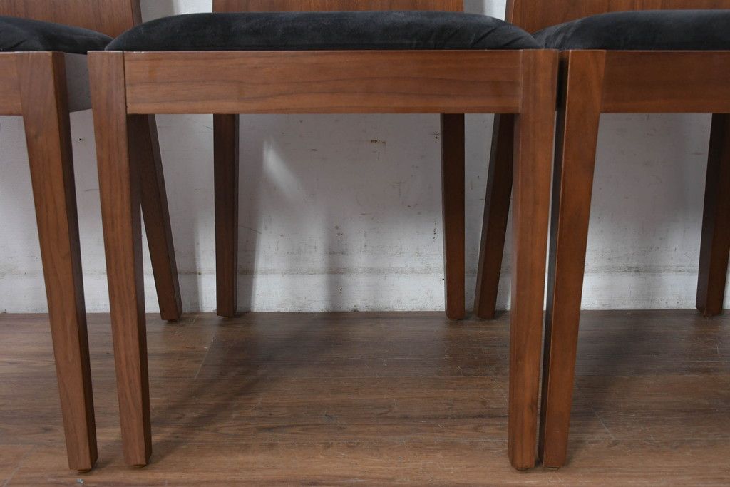 中古　希少な廃番品　アルモニア(Armonia)　ウォールナット材　すっきりとしたデザインのモダンなダイニングチェア4脚セット(椅子、イス、バラ売り可能)(R-083356)