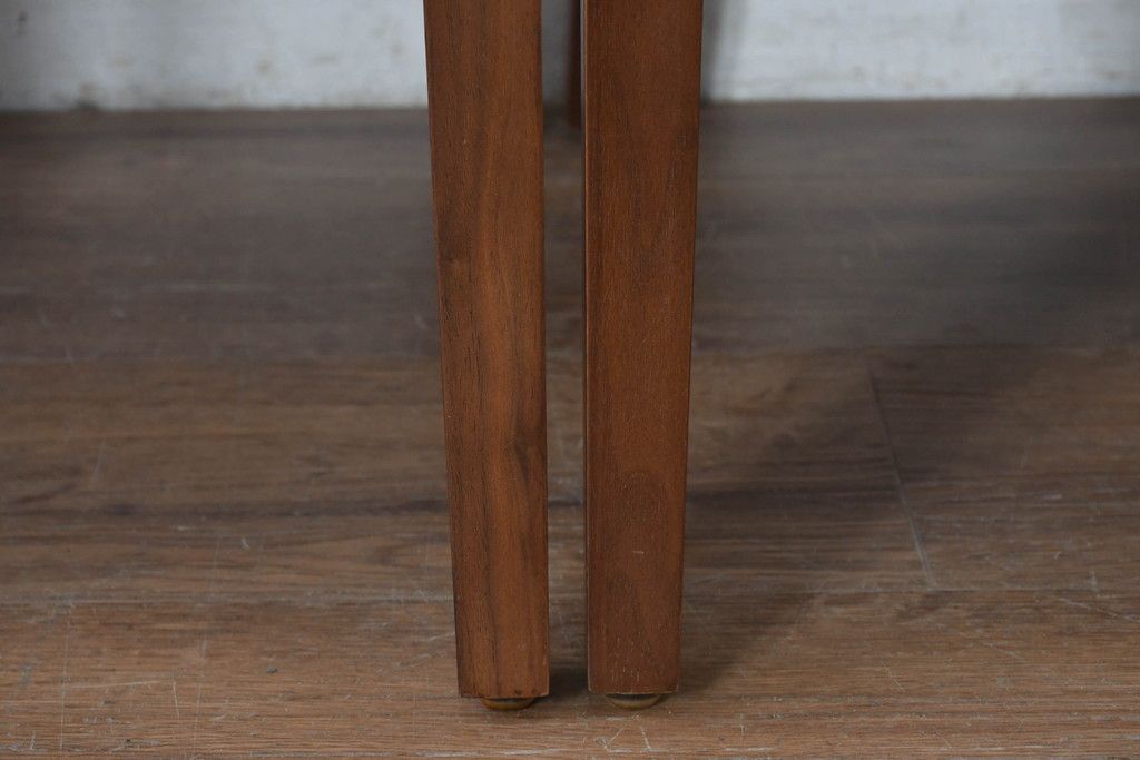 中古　希少な廃番品　アルモニア(Armonia)　ウォールナット材　すっきりとしたデザインのモダンなダイニングチェア4脚セット(椅子、イス、バラ売り可能)(R-083356)