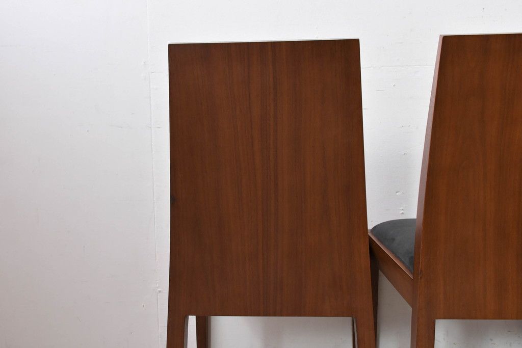 中古　希少な廃番品　アルモニア(Armonia)　ウォールナット材　すっきりとしたデザインのモダンなダイニングチェア4脚セット(椅子、イス、バラ売り可能)(R-083356)