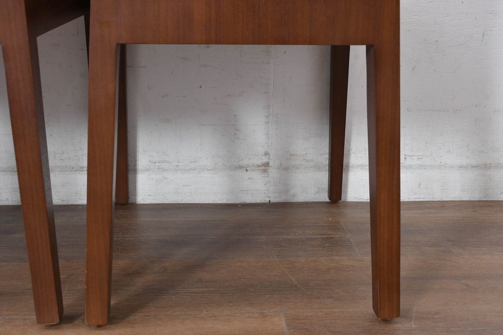 中古　希少な廃番品　アルモニア(Armonia)　ウォールナット材　すっきりとしたデザインのモダンなダイニングチェア4脚セット(椅子、イス、バラ売り可能)(R-083356)