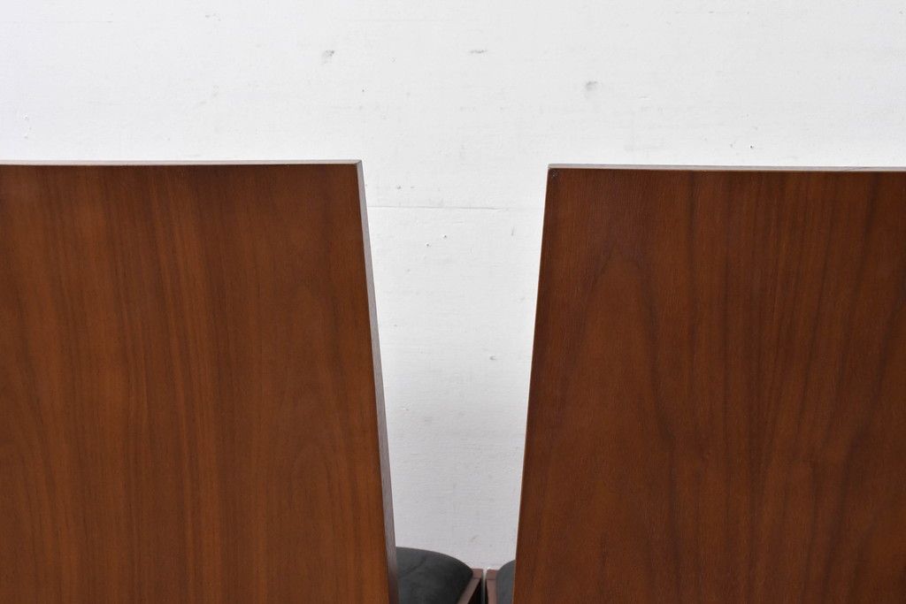 中古　希少な廃番品　アルモニア(Armonia)　ウォールナット材　すっきりとしたデザインのモダンなダイニングチェア4脚セット(椅子、イス、バラ売り可能)(R-083356)