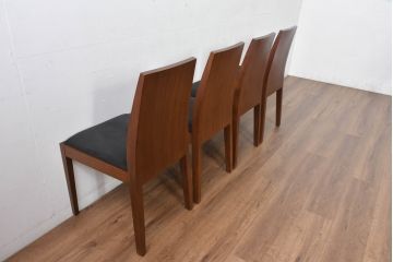 中古　希少な廃番品　アルモニア(Armonia)　ウォールナット材　すっきりとしたデザインのモダンなダイニングチェア4脚セット(椅子、イス、バラ売り可能)(R-083356)