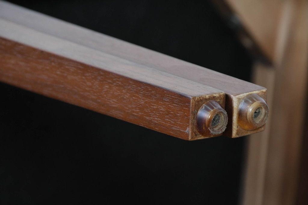 中古　希少な廃番品　アルモニア(Armonia)　ウォールナット材　すっきりとしたデザインのモダンなダイニングチェア4脚セット(椅子、イス、バラ売り可能)(R-083356)