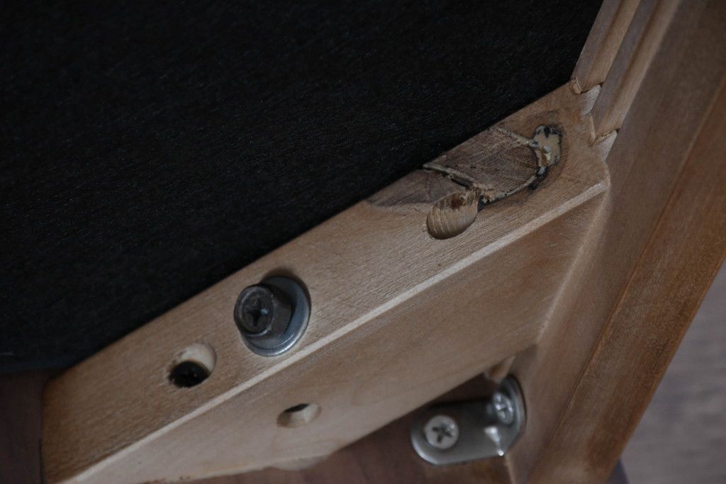 中古　希少な廃番品　アルモニア(Armonia)　ウォールナット材　すっきりとしたデザインのモダンなダイニングチェア4脚セット(椅子、イス、バラ売り可能)(R-083356)