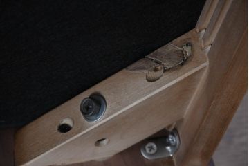 中古　希少な廃番品　アルモニア(Armonia)　ウォールナット材　すっきりとしたデザインのモダンなダイニングチェア4脚セット(椅子、イス、バラ売り可能)(R-083356)