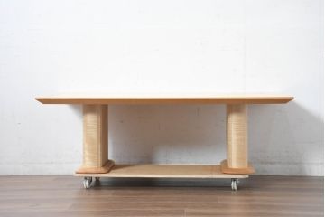 中古　超美品　展示品　IDC大塚家具取り扱い　松創(MATSUSO・マツソウ)　ホワイトシカモア　滑らかで柔らかな白い木肌と浮かび上がる繊細な模様に目を惹かれるローテーブル(センターテーブル、リビングテーブル)(定価約70万円)(R-083358)