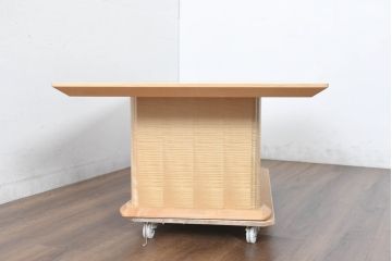 中古　超美品　展示品　IDC大塚家具取り扱い　松創(MATSUSO・マツソウ)　ホワイトシカモア　滑らかで柔らかな白い木肌と浮かび上がる繊細な模様に目を惹かれるローテーブル(センターテーブル、リビングテーブル)(定価約70万円)(R-083358)