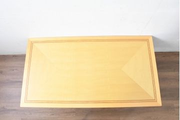中古　超美品　展示品　IDC大塚家具取り扱い　松創(MATSUSO・マツソウ)　ホワイトシカモア　滑らかで柔らかな白い木肌と浮かび上がる繊細な模様に目を惹かれるローテーブル(センターテーブル、リビングテーブル)(定価約70万円)(R-083358)