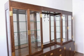 中古　希少な廃番品!!　カリモク家具(karimoku)　domani(ドマーニ)　分解可能なユニット式特大キャビネット(飾り棚、ガラスキャビネット、ガラスケース、ショーケース、コレクションケース、キュリオケース、店舗什器)(R-083359)
