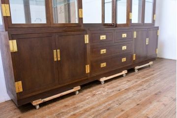 中古　希少な廃番品!!　カリモク家具(karimoku)　domani(ドマーニ)　分解可能なユニット式特大キャビネット(飾り棚、ガラスキャビネット、ガラスケース、ショーケース、コレクションケース、キュリオケース、店舗什器)(R-083359)