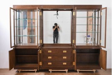 中古　希少な廃番品!!　カリモク家具(karimoku)　domani(ドマーニ)　分解可能なユニット式特大キャビネット(飾り棚、ガラスキャビネット、ガラスケース、ショーケース、コレクションケース、キュリオケース、店舗什器)(R-083359)