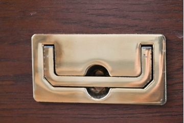 中古　希少な廃番品!!　カリモク家具(karimoku)　domani(ドマーニ)　分解可能なユニット式特大キャビネット(飾り棚、ガラスキャビネット、ガラスケース、ショーケース、コレクションケース、キュリオケース、店舗什器)(R-083359)