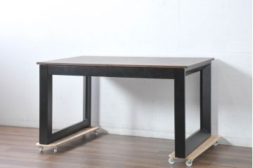 中古　ARMONIA(アルモニア)　ウォールナット天板の上質な風合いと直線的で洗練されたモダンデザインが魅力のエクステンションテーブル(エクステンションダイニングテーブル、伸長式テーブル、拡張式テーブル、食卓、4人掛け、6人掛け、4人用、6人用)(R-083363)